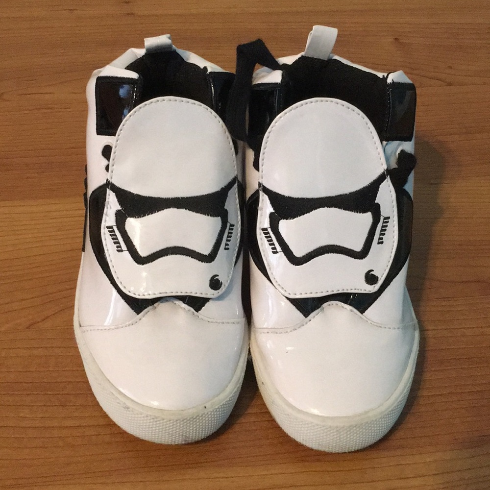 Boys shoes